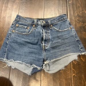 Levi’s shorts size 26